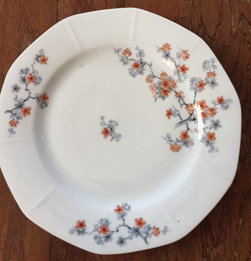 VIT304 Dinner Plate by Victoria (Czech)-1