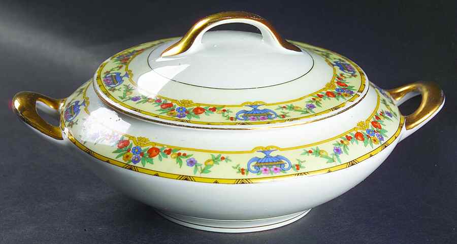 VIT312 Round Covered Vegetable by Victoria (Czech)-1