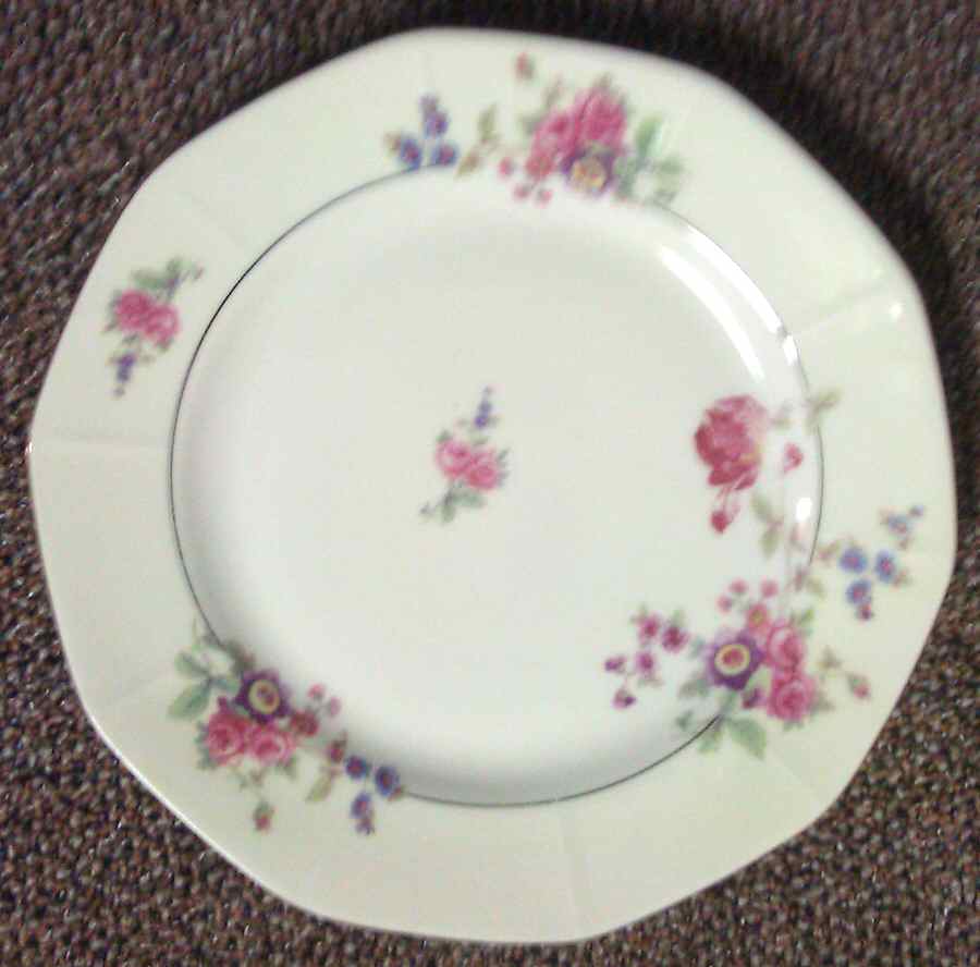 VIT315 Dinner Plate by Victoria (Czech)-1