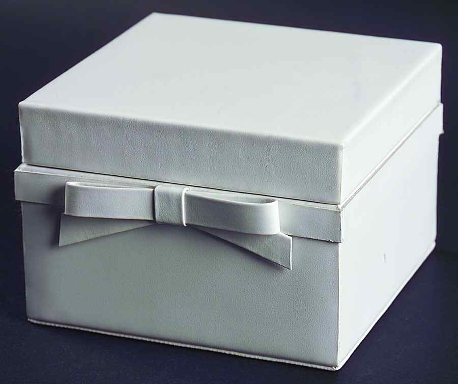 Bow Box Collection Small Hinged Box by Vera Wang-1