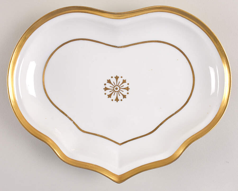 Domo Gold Heart Shaped Tray by Vista Alegre-1