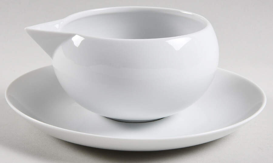 Domo White Gravy Boat & Underplate by Vista Alegre-1