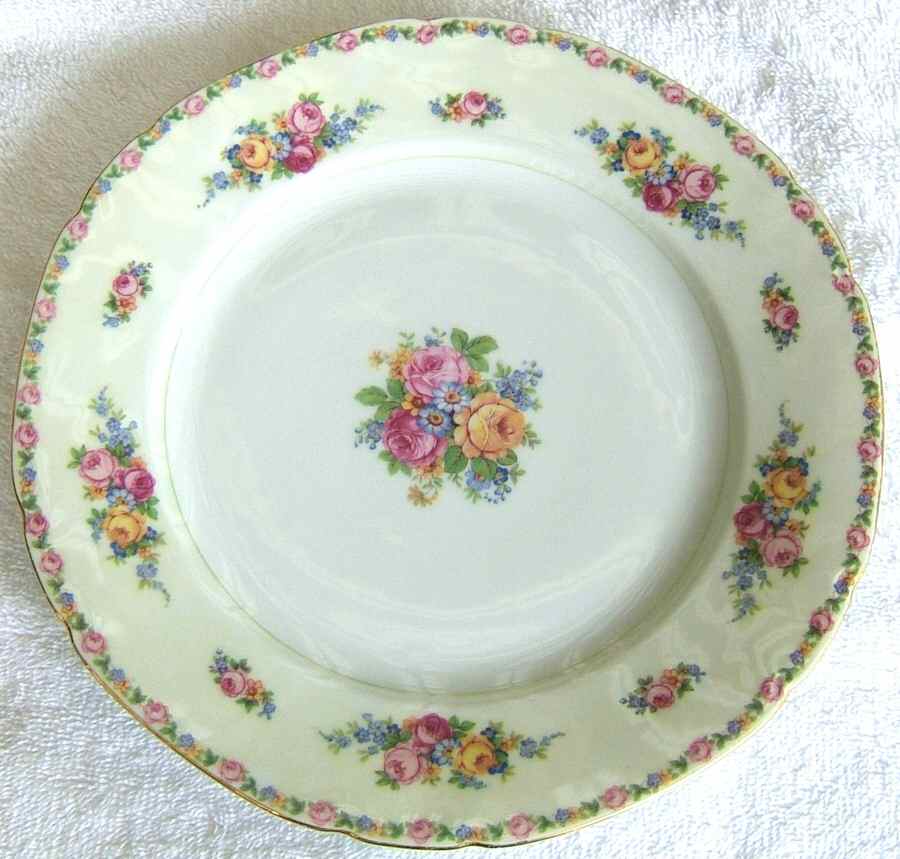 VIT322 Dinner Plate by Victoria (Czech)-1