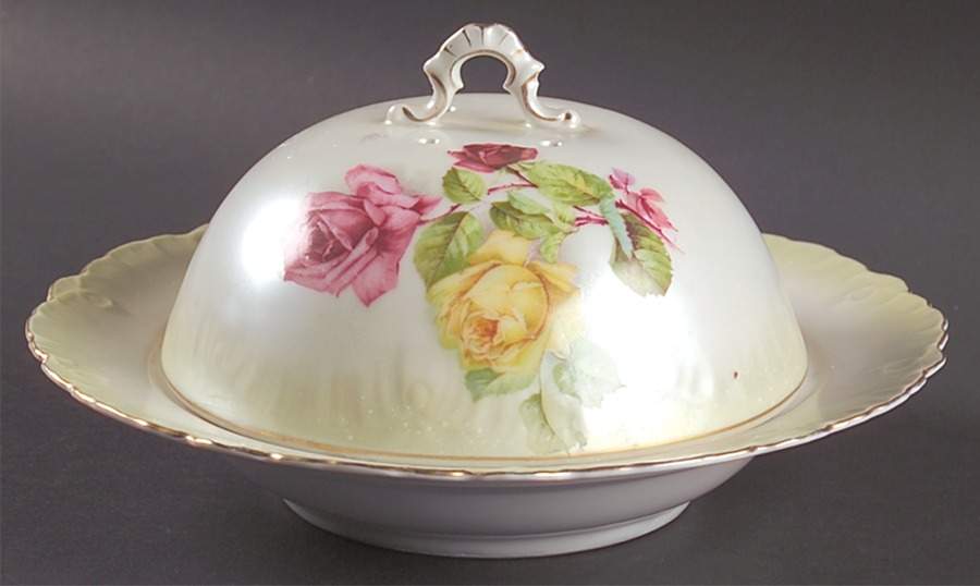 359 Muffin Dish & Lid by Victoria (Austria)-1