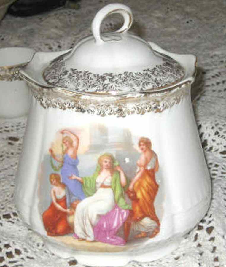 VTO165 Sugar Bowl & Lid by Victoria (Austria)-1