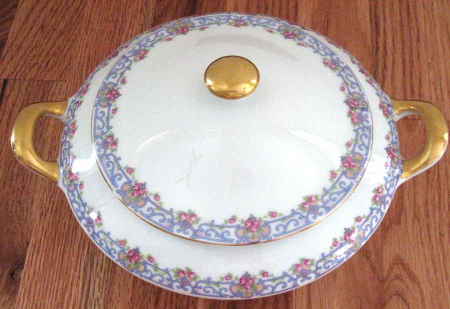 858-1 Round Covered Vegetable by Victoria (Czech)-1