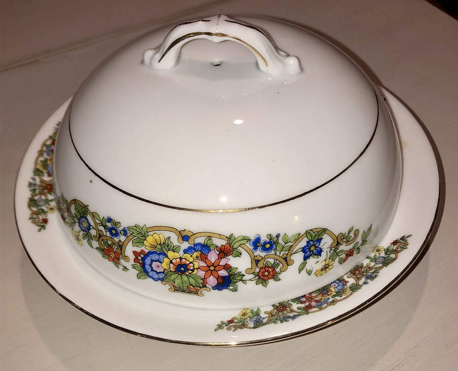 VIT329 Round Covered Butter by Victoria (Czech)-1