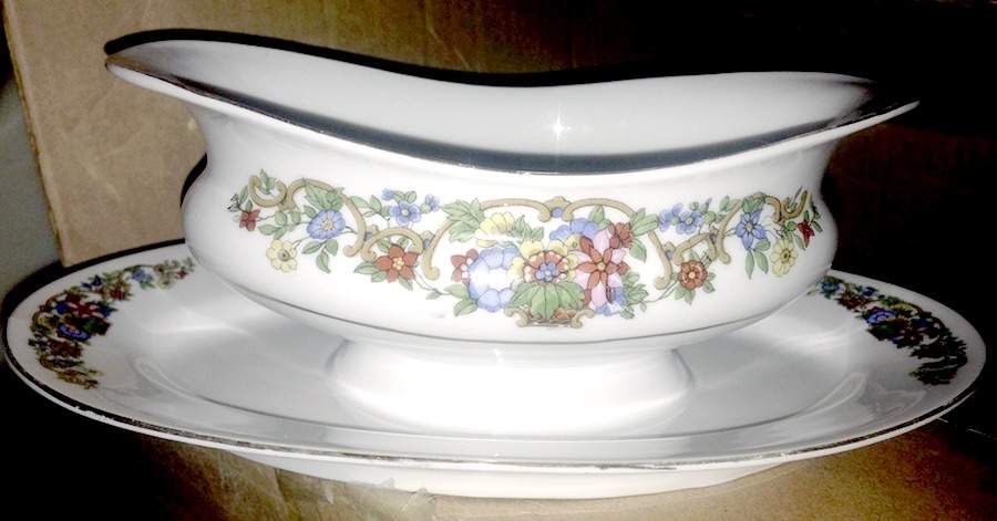 VIT329 Gravy Boat with Attached Underplate by Victoria (Czech)-1