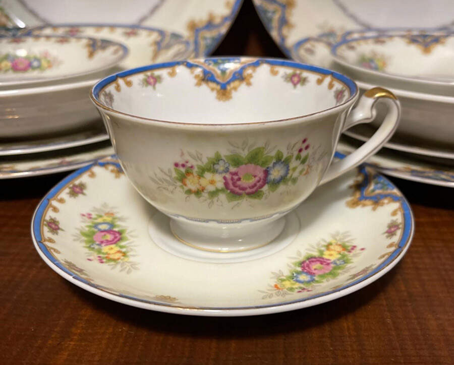 VE4 Footed Cup & Saucer Set by Versailles (Japan)-1