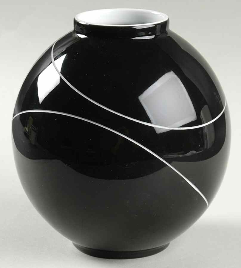 Oxygen Black 6" Vase by Vista Alegre-1