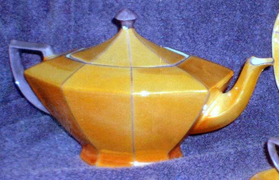 VIT335 Teapot & Lid by Victoria (Czech)-1