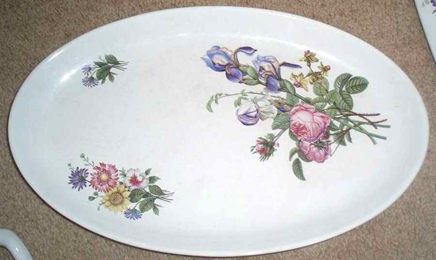 VIL198 14" Oval Serving Platter by Villeroy & Boch-1