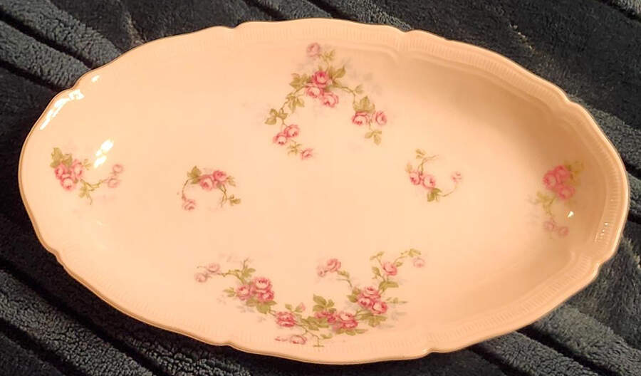 VNN46 14" Oval Serving Platter by Vienna-1