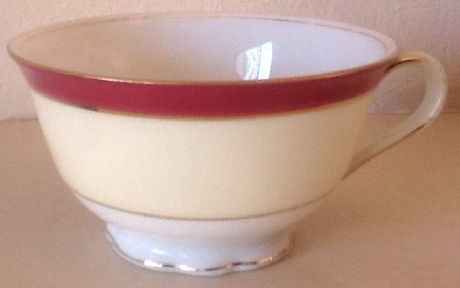 VIT339 Footed Cup by Victoria (Czech)-1