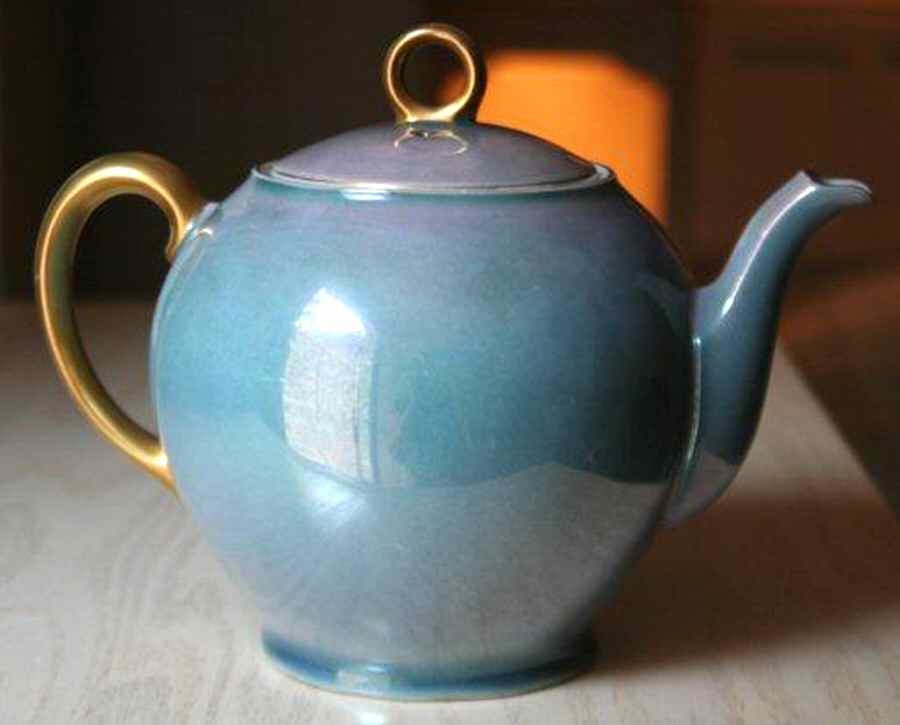VIT342 Teapot & Lid by Victoria (Czech)-1
