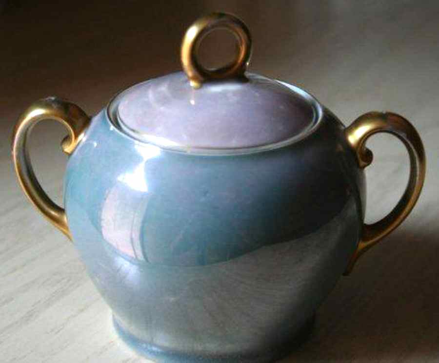 VIT342 Sugar Bowl & Lid by Victoria (Czech)-1