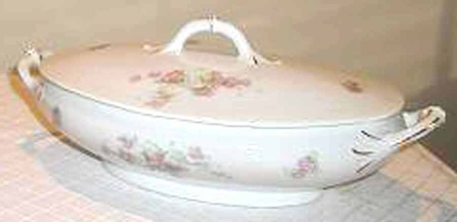 VNN48 Oval Covered Vegetable by Vienna-1