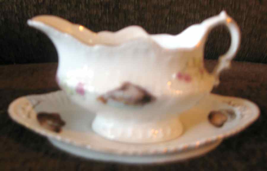 VTO180 Gravy Boat with Attached Underplate by Victoria (Austria)-1