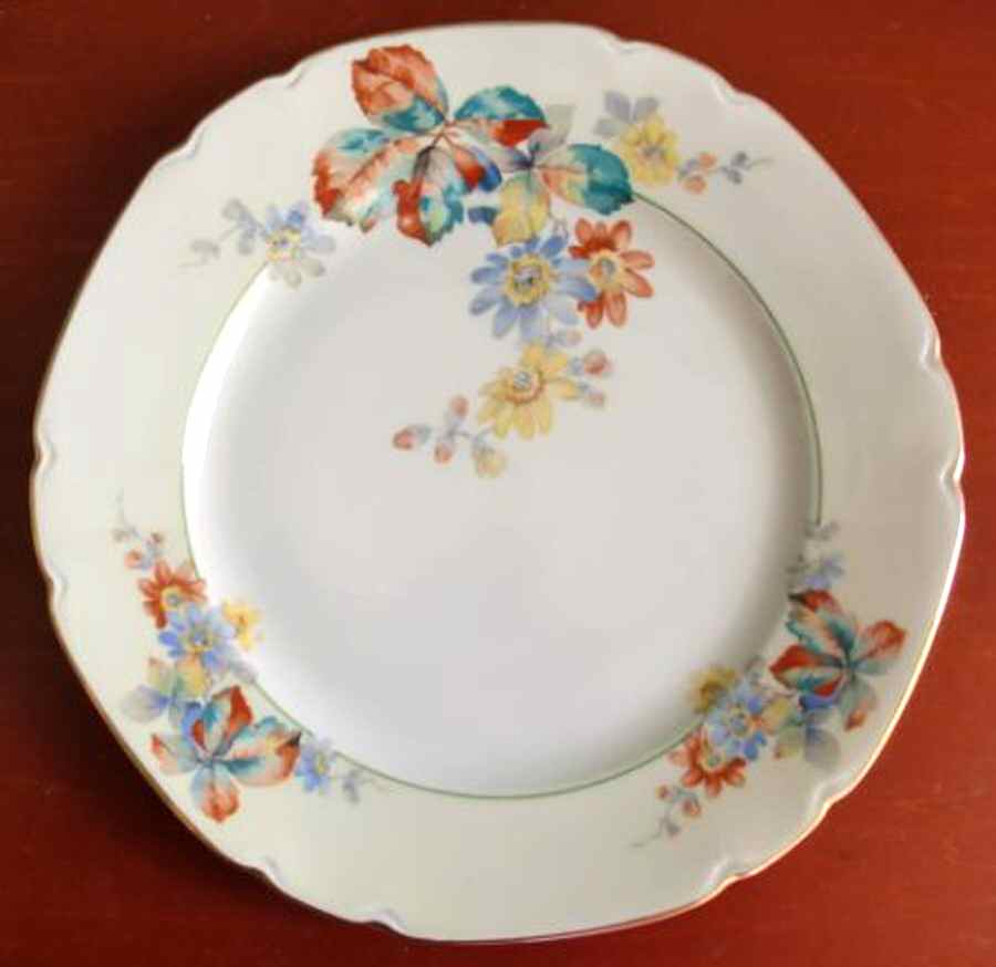 VIT344 Dinner Plate by Victoria (Czech)-1