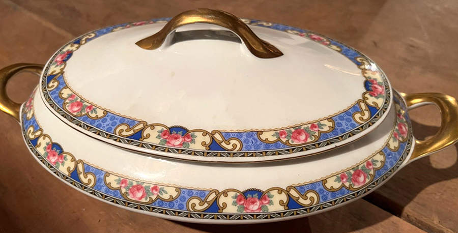 VIT346 Oval Covered Vegetable by Victoria (Czech)-1