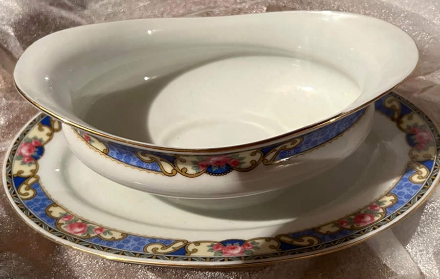 VIT346 Gravy Boat with Attached Underplate by Victoria (Czech)-1