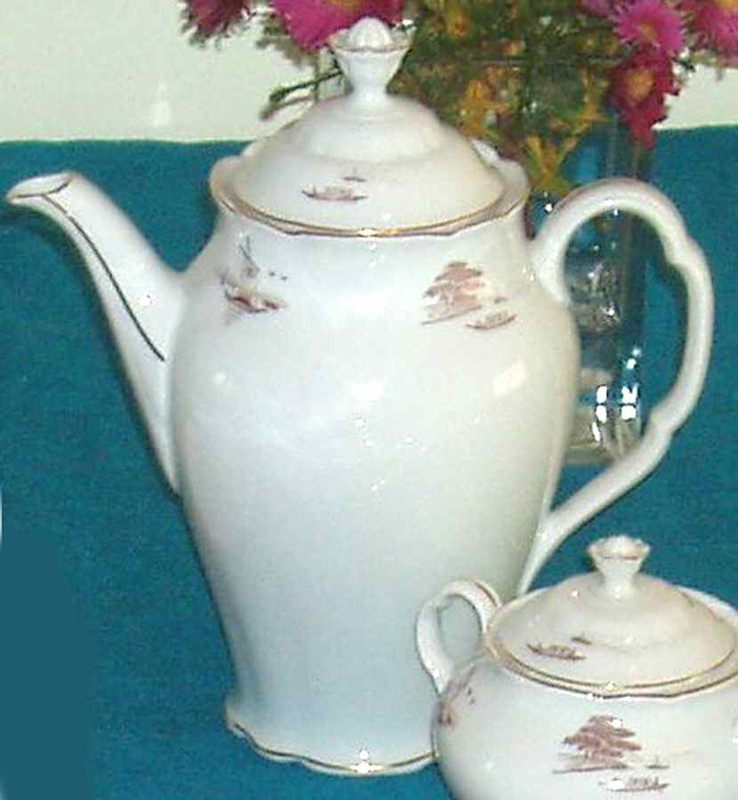 VIT347 Coffee Pot & Lid by Victoria (Czech)-1