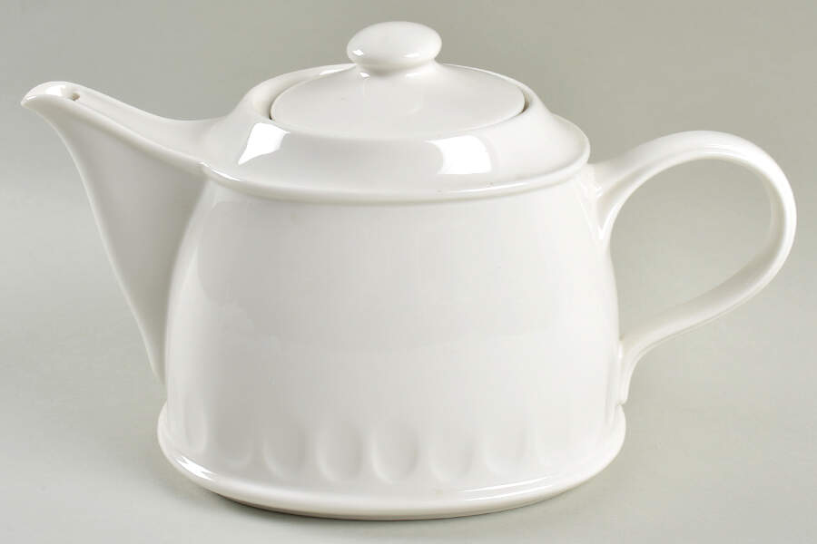 Farmhouse Touch (All White) Teapot & Lid by Villeroy & Boch-1