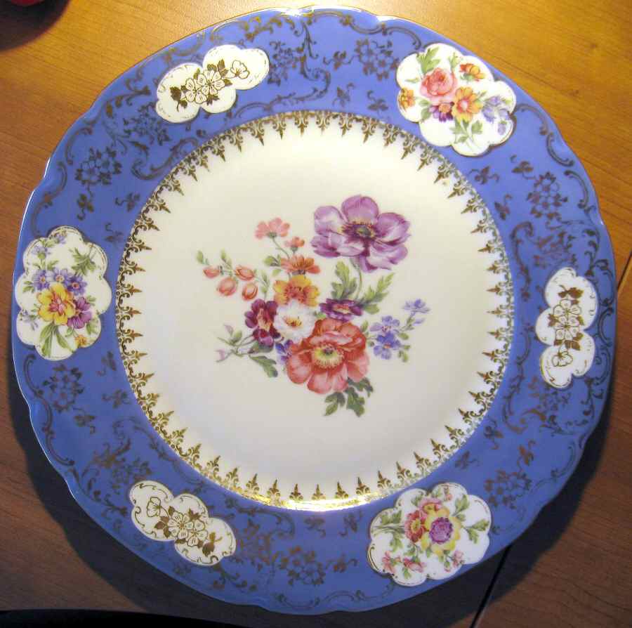 VIT350 Dinner Plate by Victoria (Czech)-1