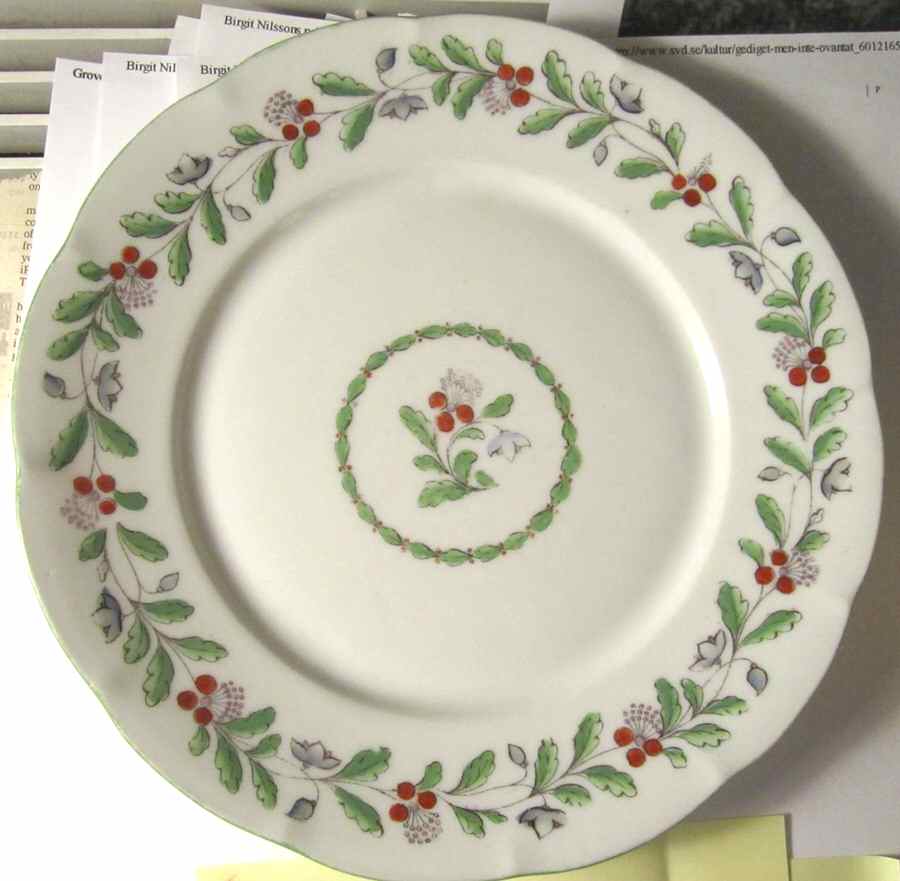 VTO187 Dinner Plate by Victoria (Austria)-1