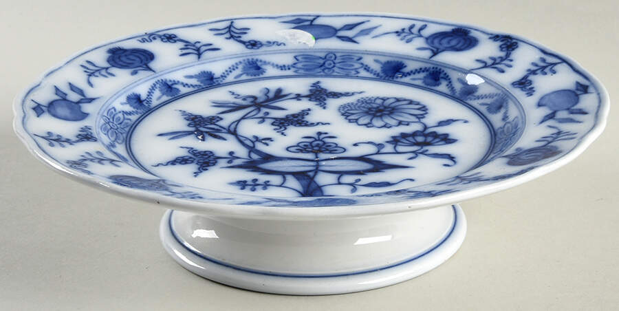 Blue Onion (Scalloped) Round Compote (Height X Width) by Villeroy & Boch-1