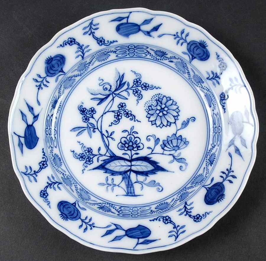 Blue Onion (Scalloped) Salad Plate by Villeroy & Boch-1