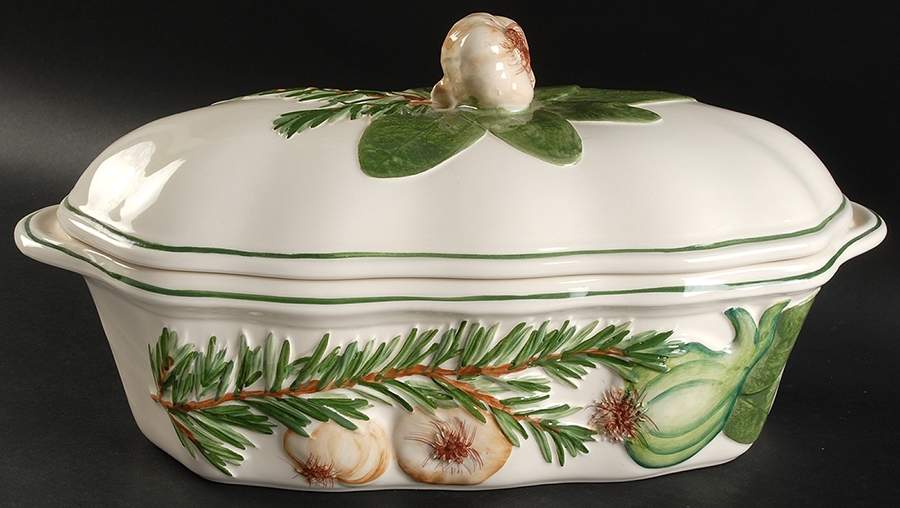 Embossed Herbs 2.5 Quart Oval Covered Casserole by Vietri (Italy)-1
