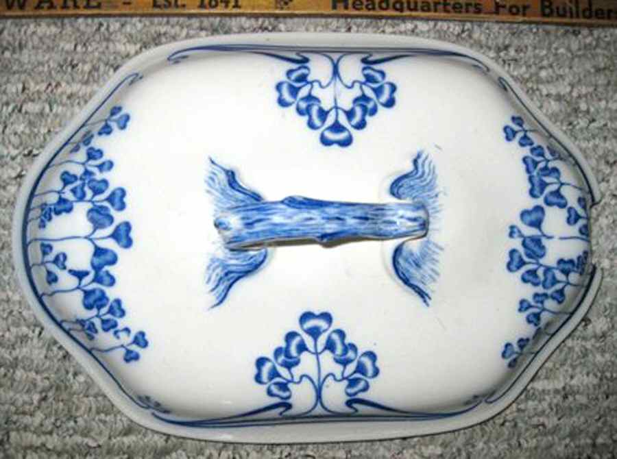 VIL220 Lid for Oval Tureen by Villeroy & Boch-1