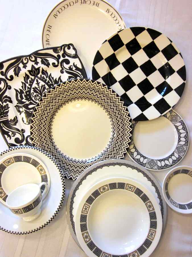 VCN1 Dinner Plate by Victorian English Pottery-Royal Stafford-1