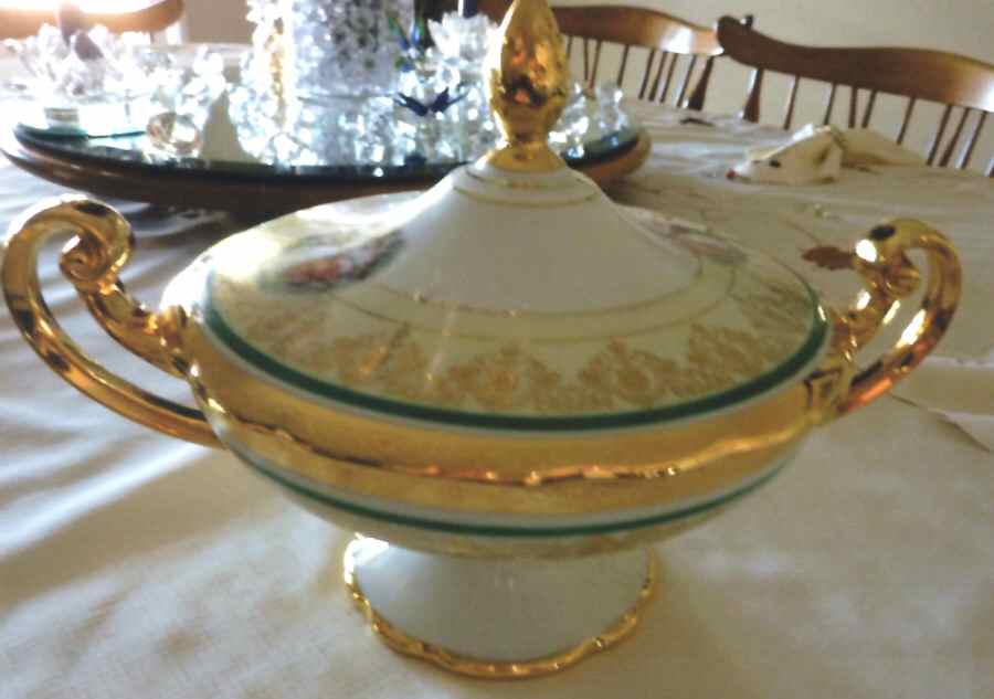 VIT358 Round Covered Vegetable by Victoria (Czech)-1