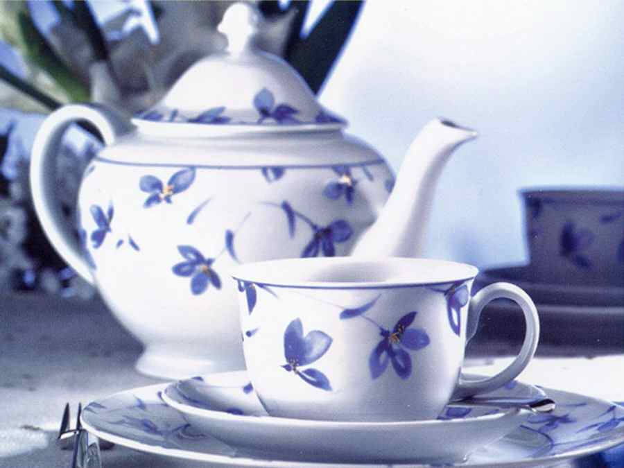 Amor Perfeito Teapot & Lid by Vista Alegre-1