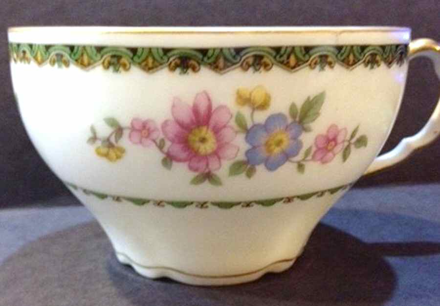 VIT362 (White) Flat Cup by Victoria (Czech)-1
