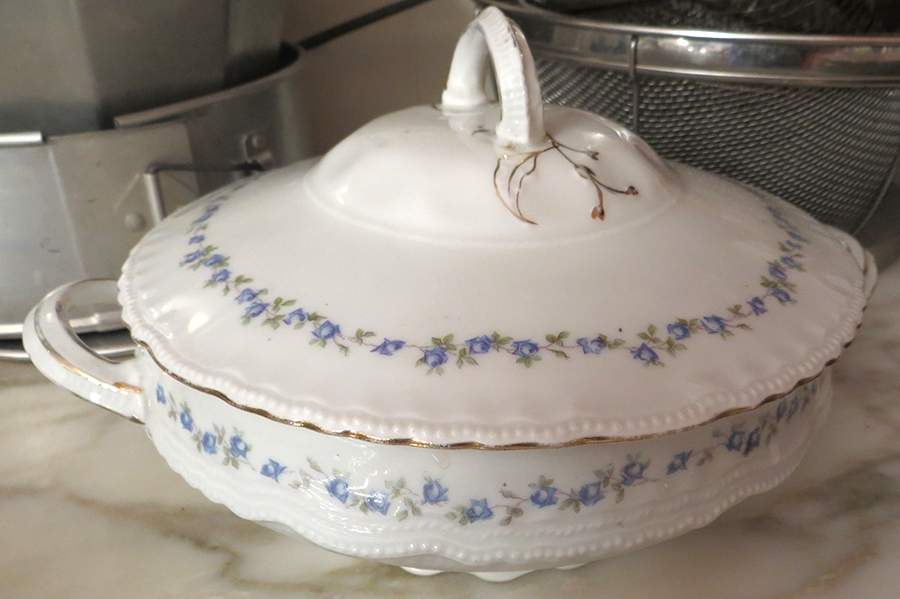 VTO198 Round Covered Vegetable by Victoria (Austria)-1