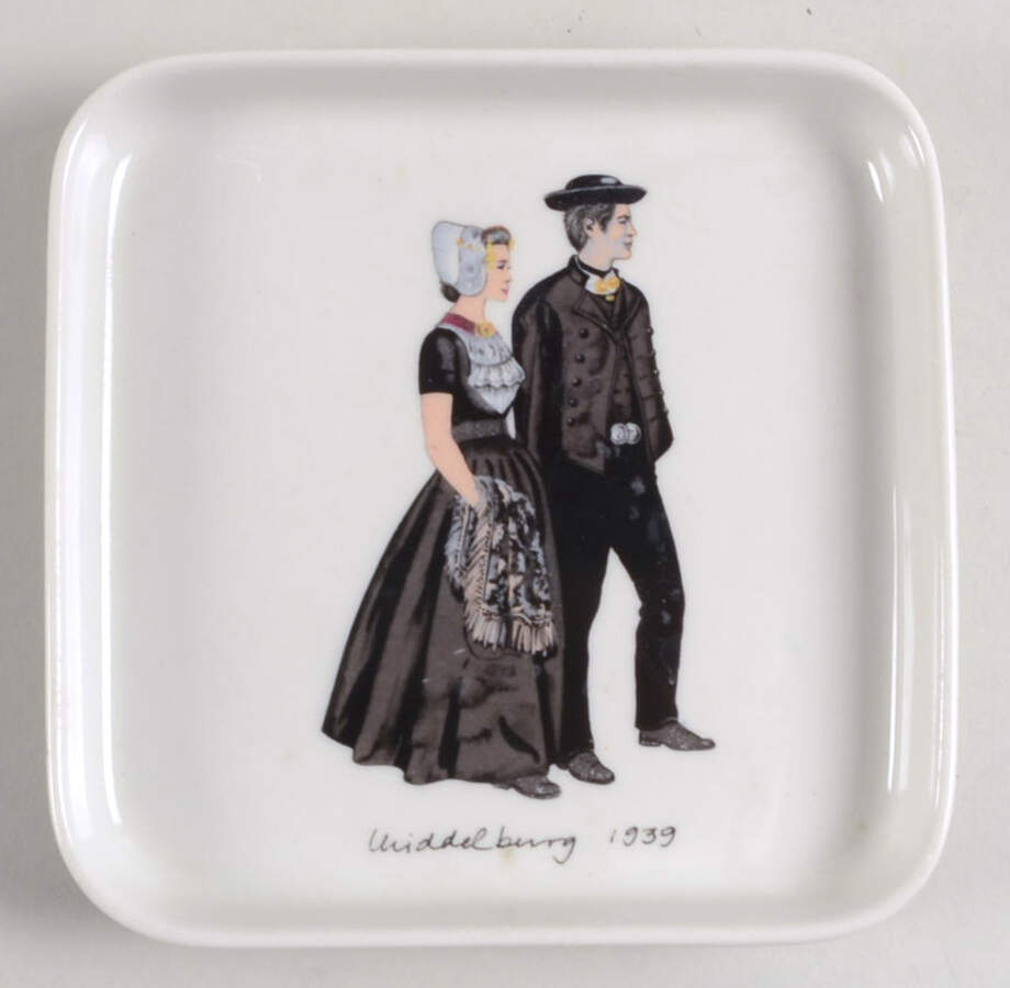 VIL227 5" Square Tray by Villeroy & Boch-1