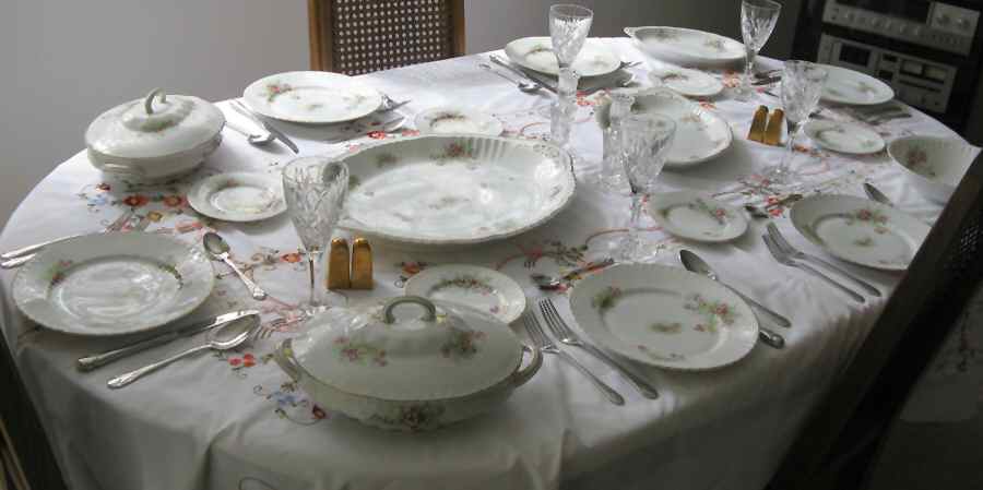 VTO199 16" Oval Serving Platter by Victoria (Austria)-1