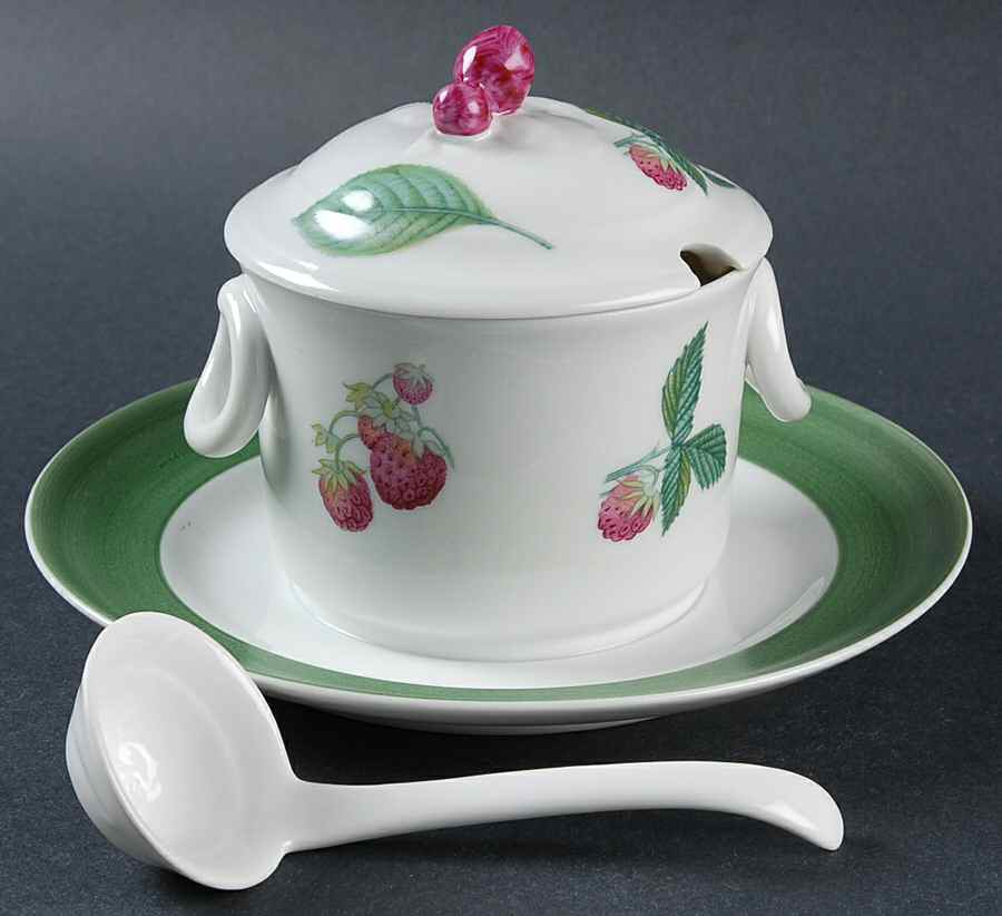 VIA117 Sauce Boat W/Attached Underplate,Lid & Ladle by Vista Alegre-1