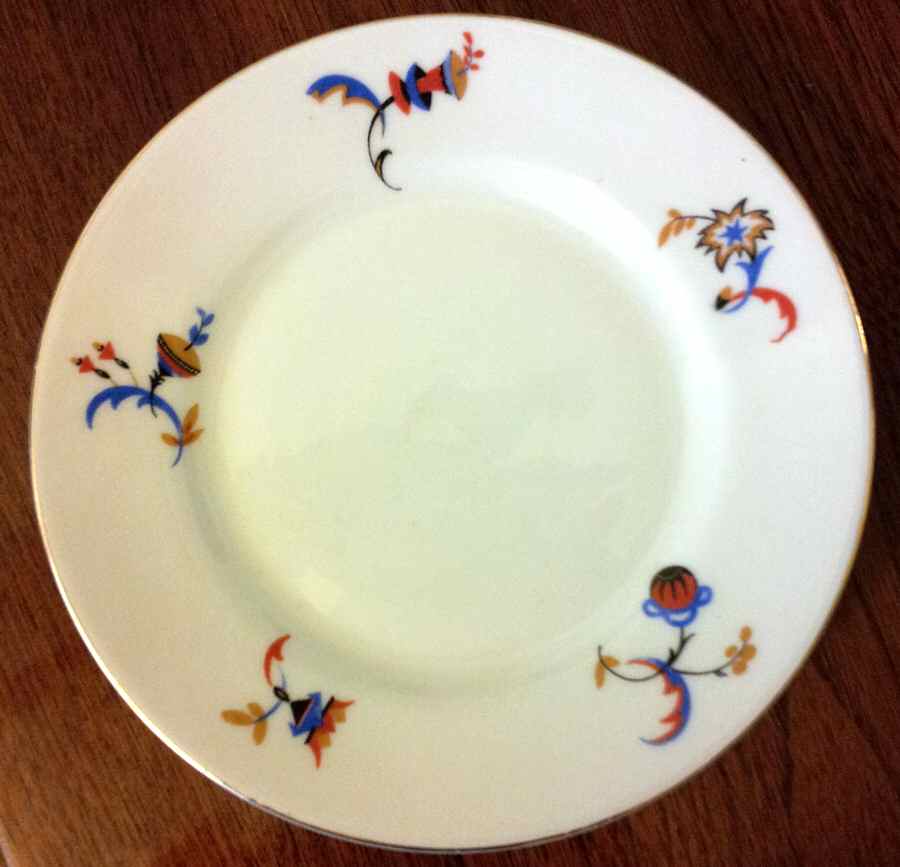 VIT369 Dinner Plate by Victoria (Czech)-1