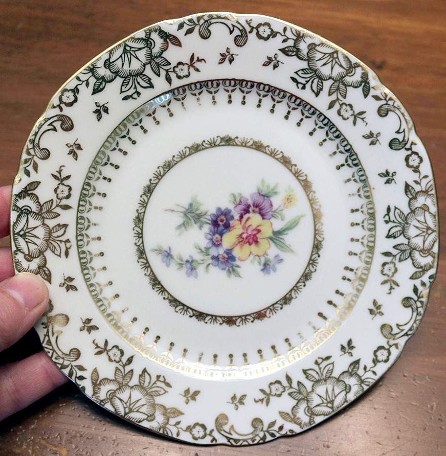 VIT370 Bread & Butter Plate by Victoria (Czech)-1