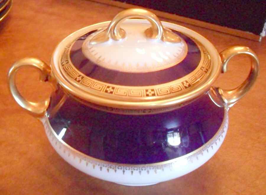 VIT372 Sugar Bowl & Lid by Victoria (Czech)-1