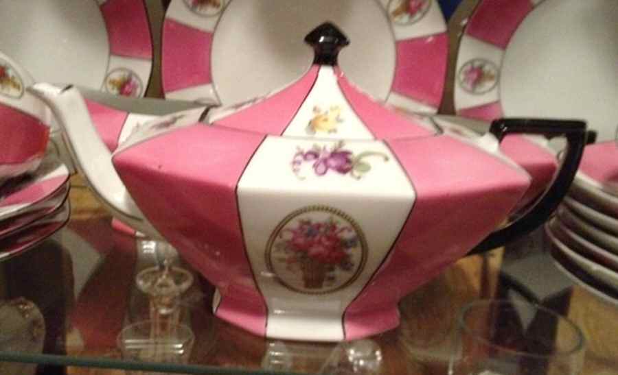 VIT375 Teapot & Lid by Victoria (Czech)-1
