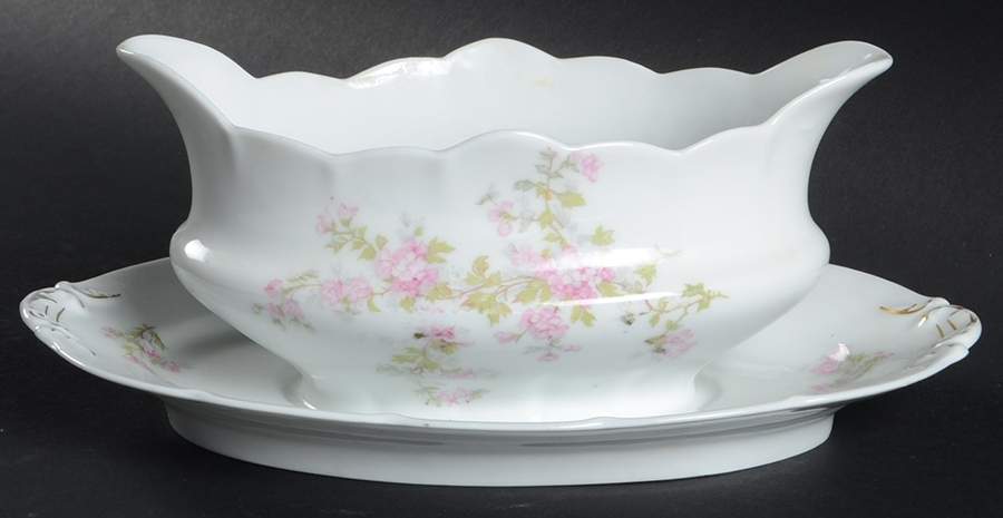 VTO216 Gravy Boat with Attached Underplate by Victoria (Austria)-1