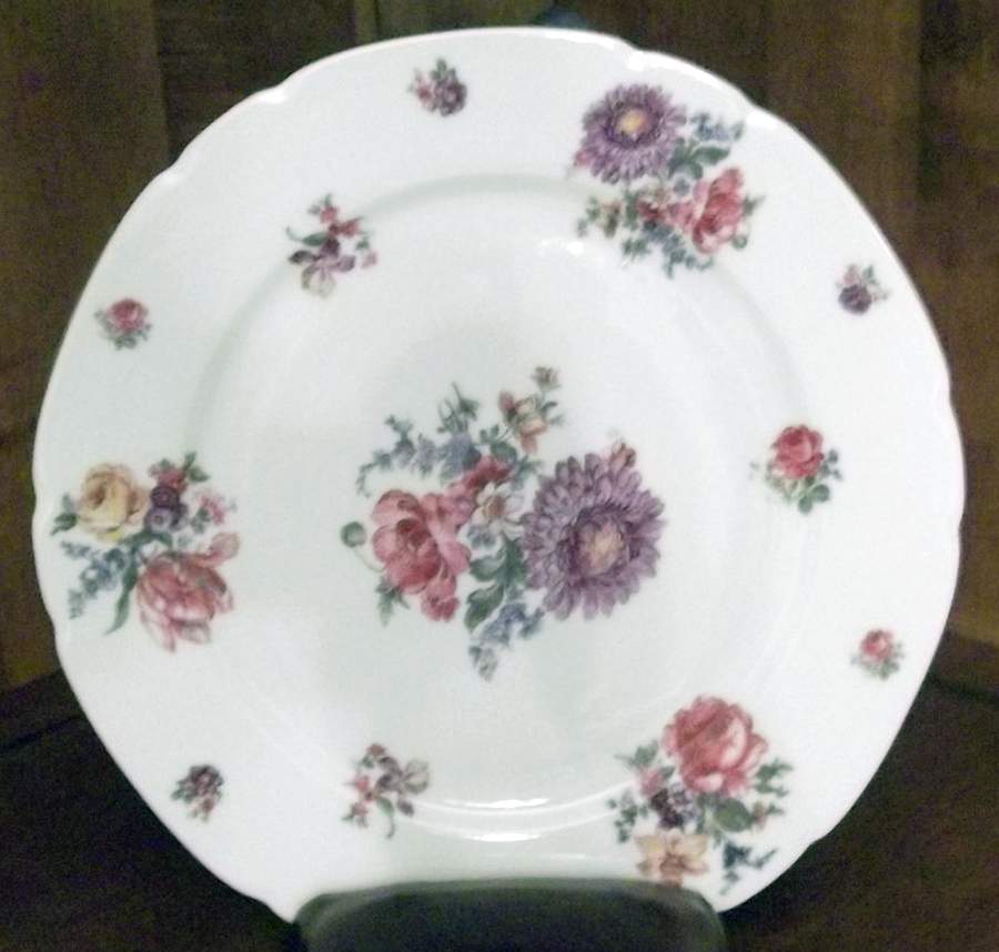 VIT384 Dinner Plate by Victoria (Czech)-1