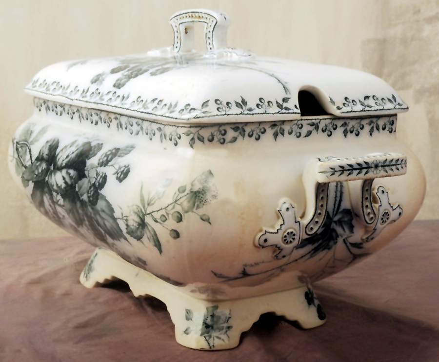 Rubus Rectangular Tureen & Lid by Villeroy & Boch-1