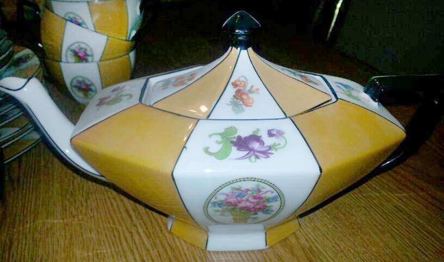 VIT389 Teapot & Lid by Victoria (Czech)-1