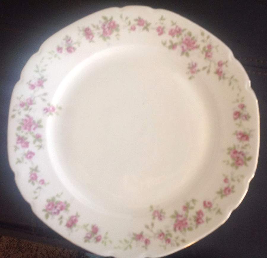 VIT393 Dinner Plate by Victoria (Czech)-1